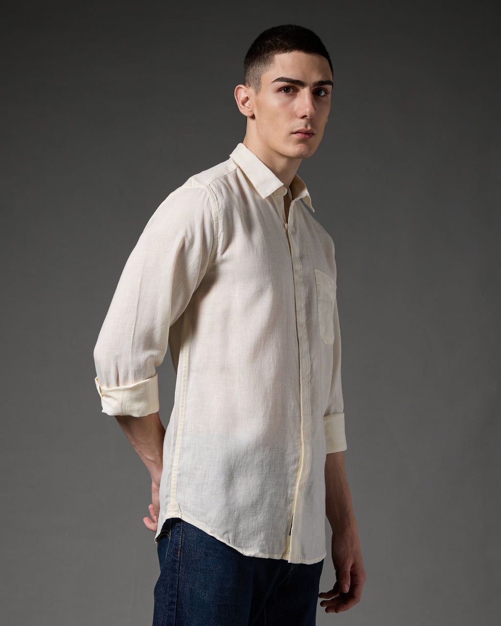 Pure Linen Shirt – Light Grey – detail view | Caddy Couture