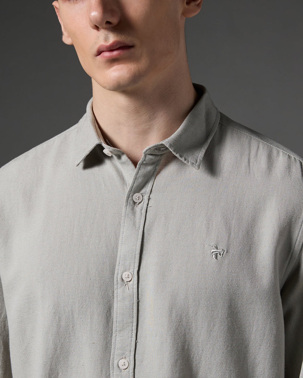 Linen Shirt – Grey – alternate model view | Caddy Couture