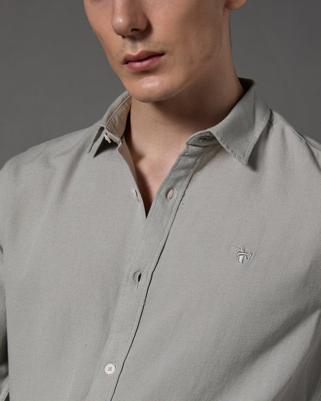 Linen Shirt – Grey – fit view | Caddy Couture