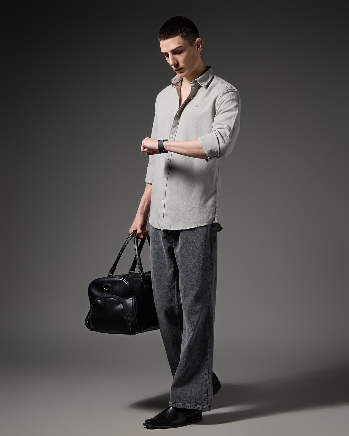 Linen Shirt – Grey – detail view | Caddy Couture