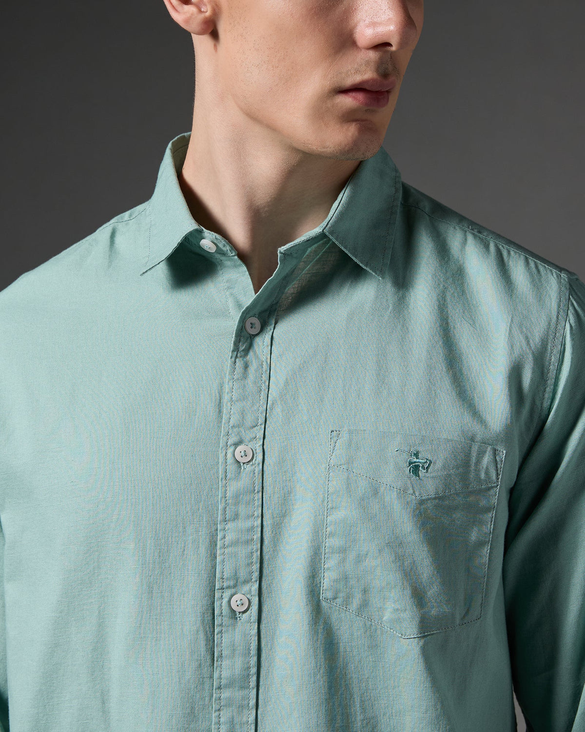 Cotton Linen Blend Shirt – Mint Green – alternate model view | Caddy Couture