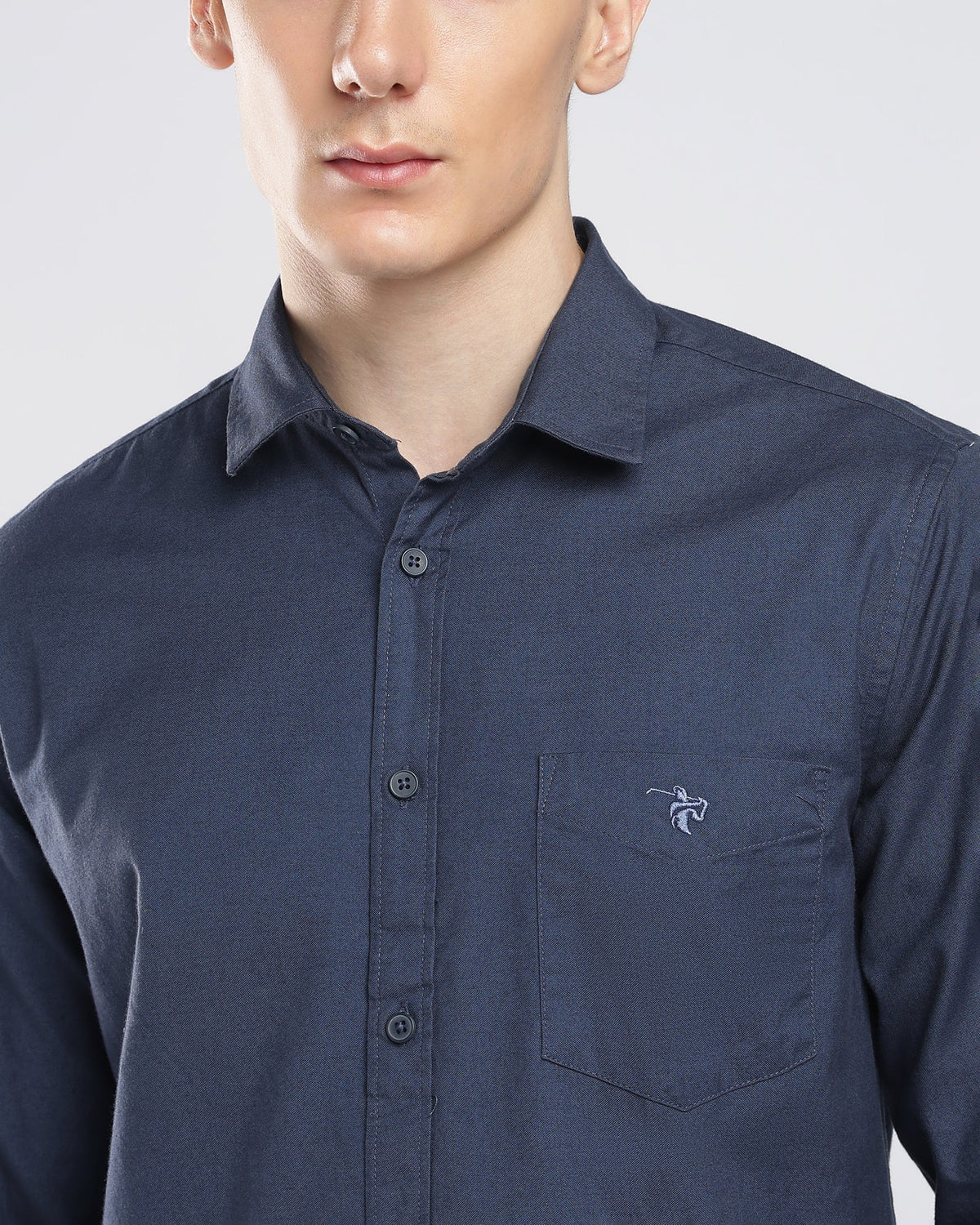 Cotton Linen Blend Shirt – Navy Blue – alternate model view | Caddy Couture