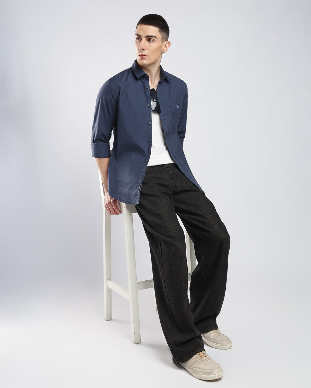 Cotton Linen Blend Shirt – Navy Blue – editorial view | Caddy Couture