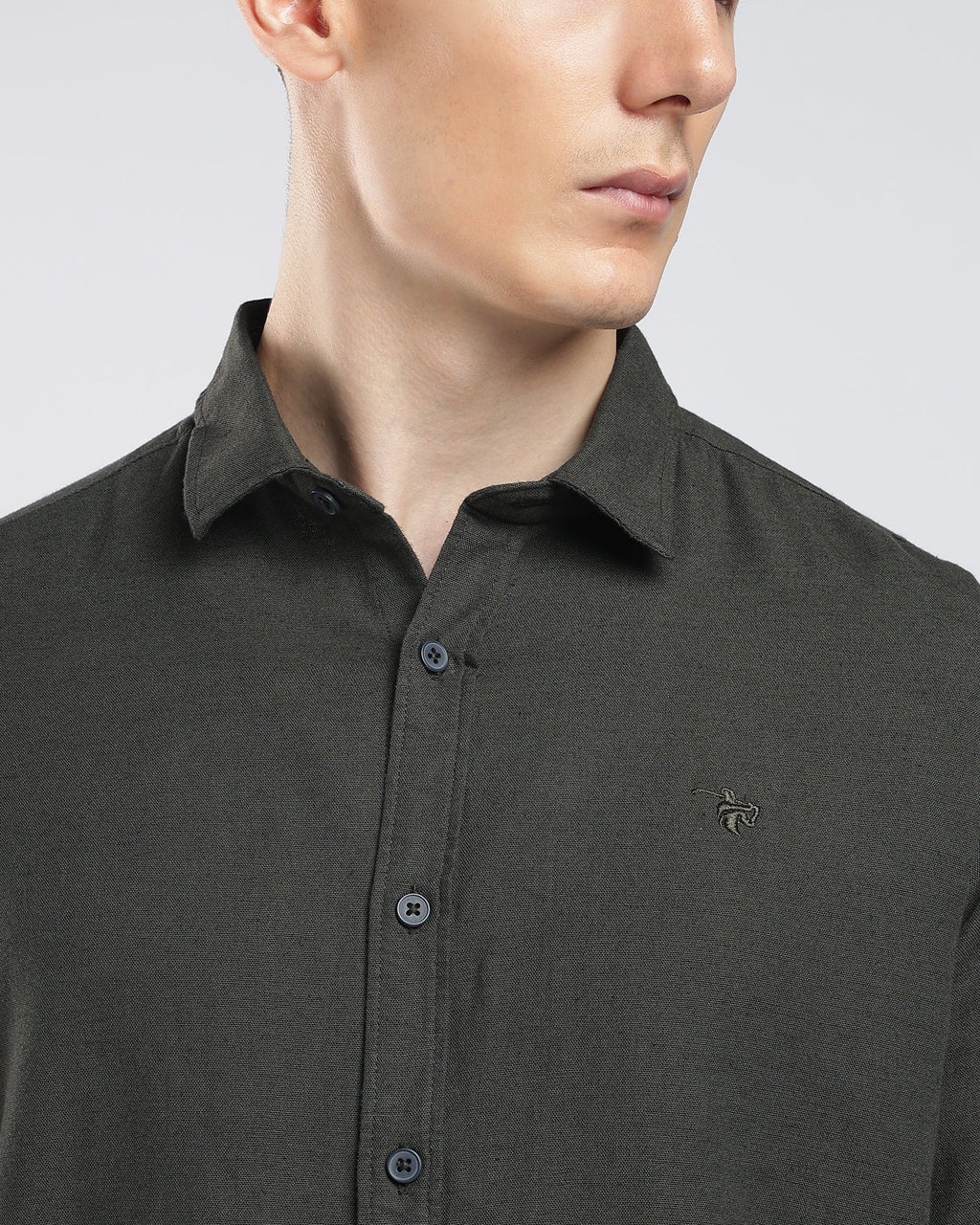 Linen Shirt – Black – alternate model view | Caddy Couture