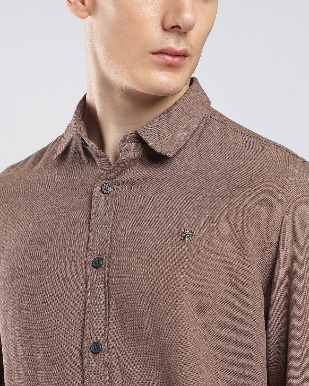Linen Shirt – Taupe – fit view | Caddy Couture