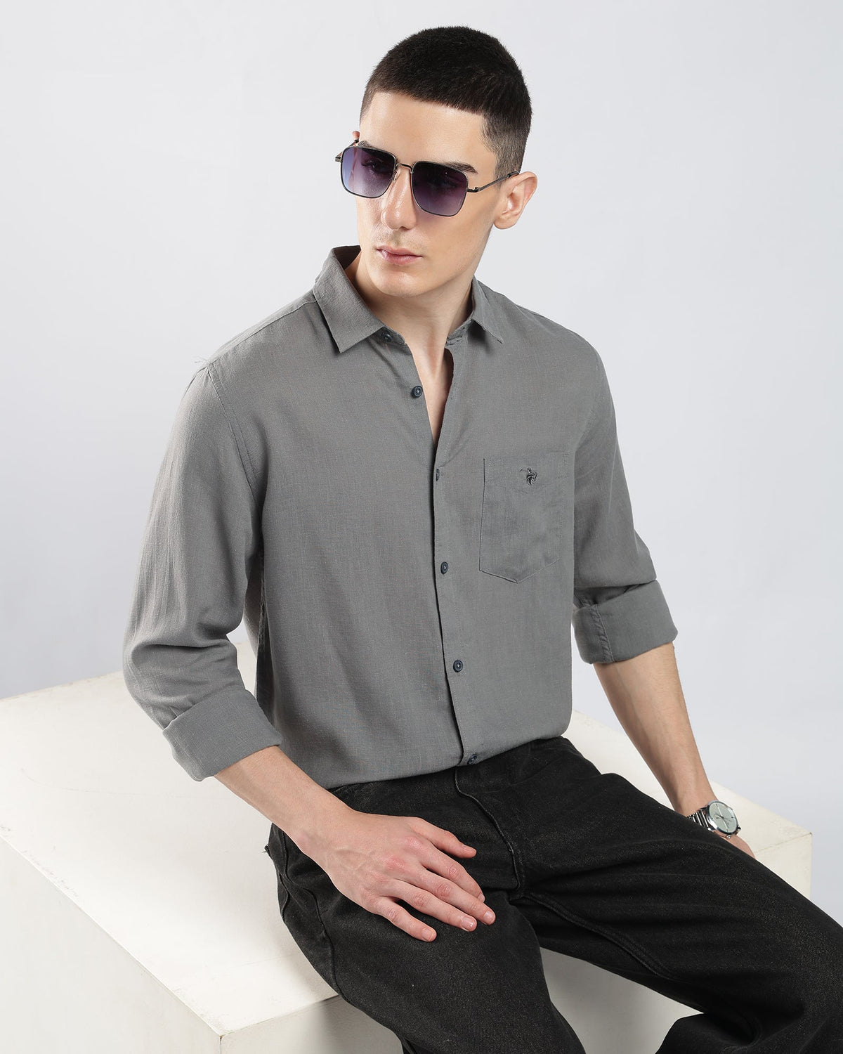 Pure Linen Shirt – Grey – editorial view | Caddy Couture