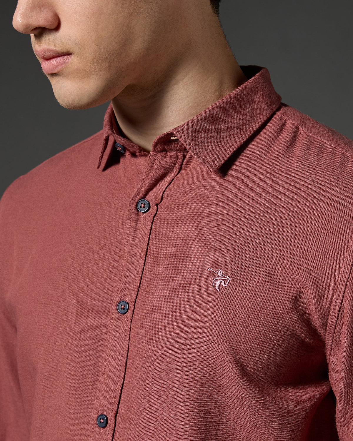 Linen Shirt – Rust – alternate model view | Caddy Couture