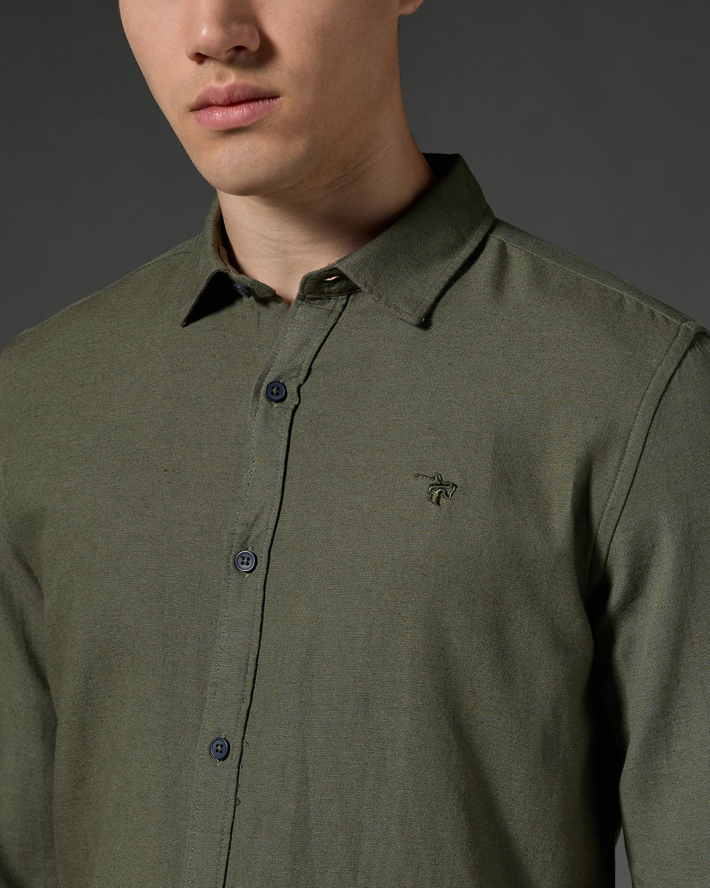 Linen Shirt – Olive Green – alternate model view | Caddy Couture